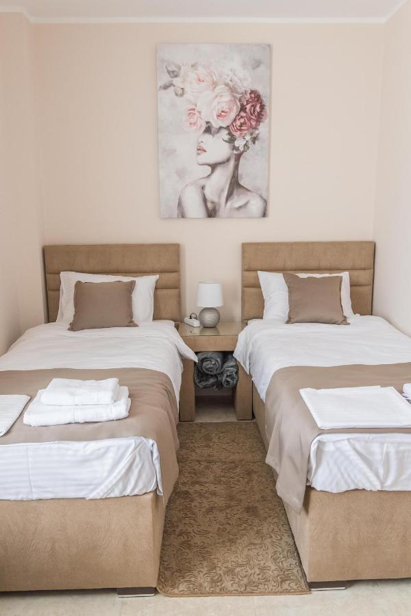 A Klub Apartmani Mrcajevci Luaran gambar
